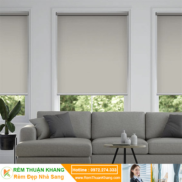 Được thiết kế từ chất liệu chất lượng cao và kết cấu đơn giản, rèm cuốn cửa sổ phòng ngủ không chỉ giúp bạn che chắn ánh sáng mà còn tạo nên không gian của riêng mình.