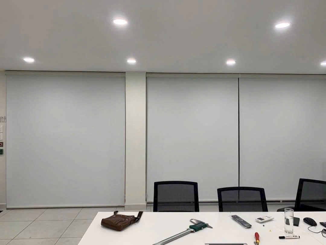 Rèm cuốn chống nắng văn phòng Rèm Thuận Khang thiết kế hiện đại tiết kiệm không gian tại Cầu Giấy Hà Nội