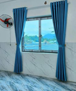 Rèm cửa sổ màu xanh dương